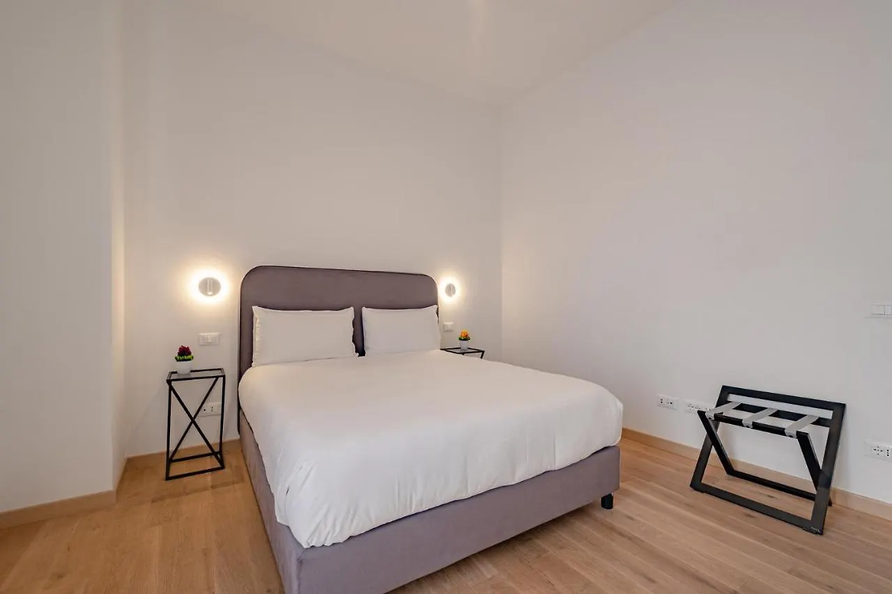 Oriana Homel Roma 0*, Ρώμη
